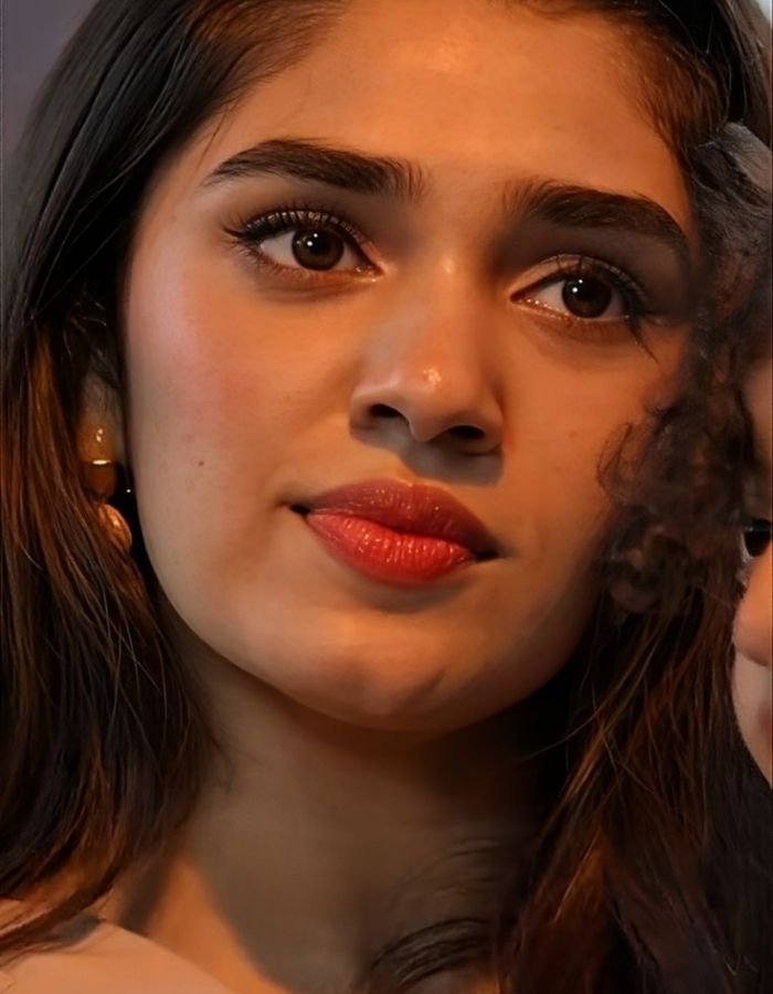 Angry girl DP HD wallpaper