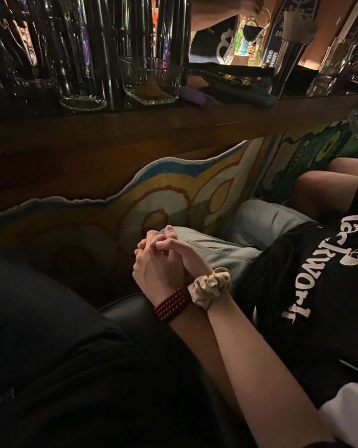 Couple hand photography dp