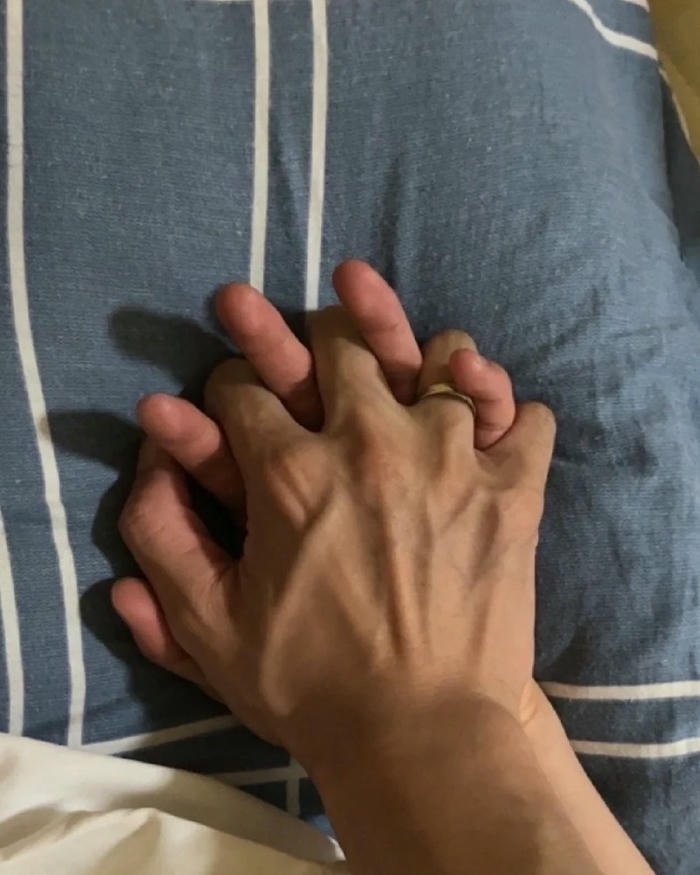 Couple holding hands with hearts dp