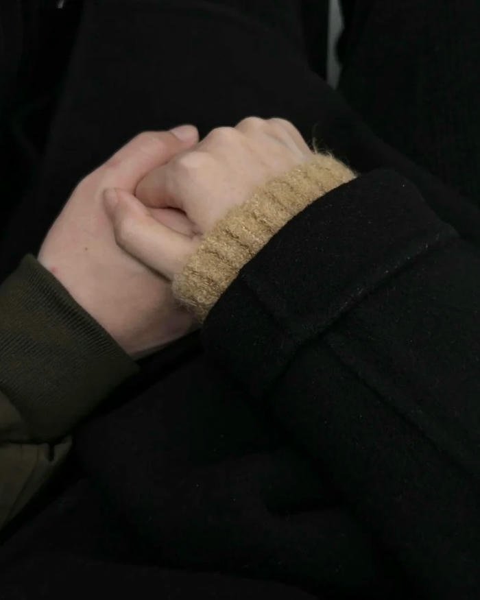 Cute couple hands dp