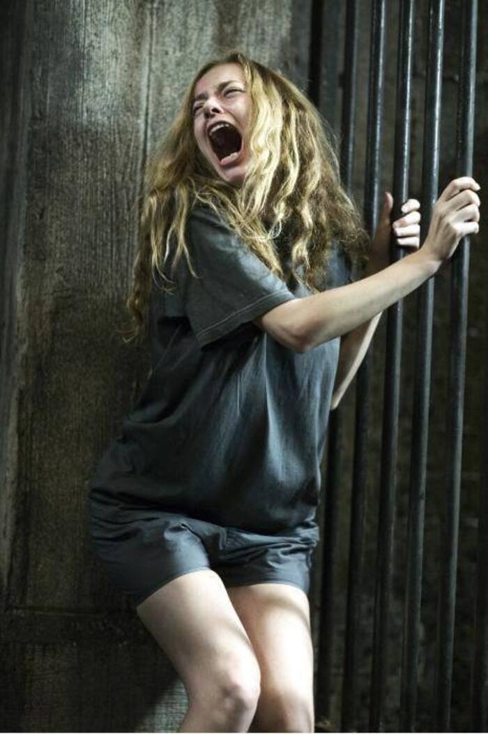 angry girl dp