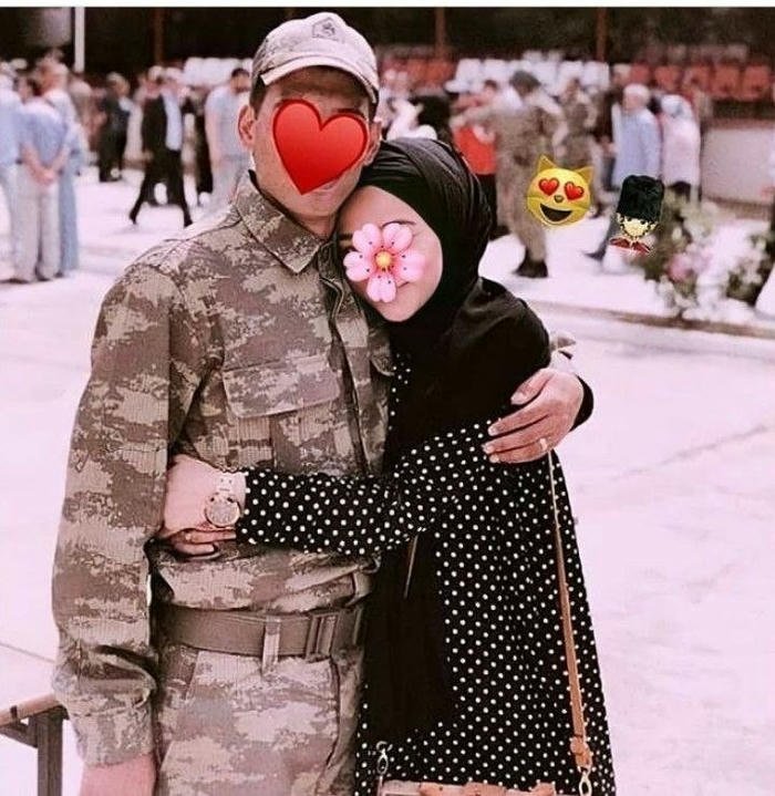 army couple in uniform dp