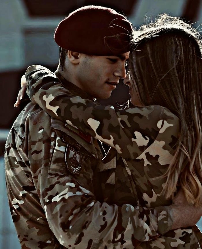 army couple with soldiers dp