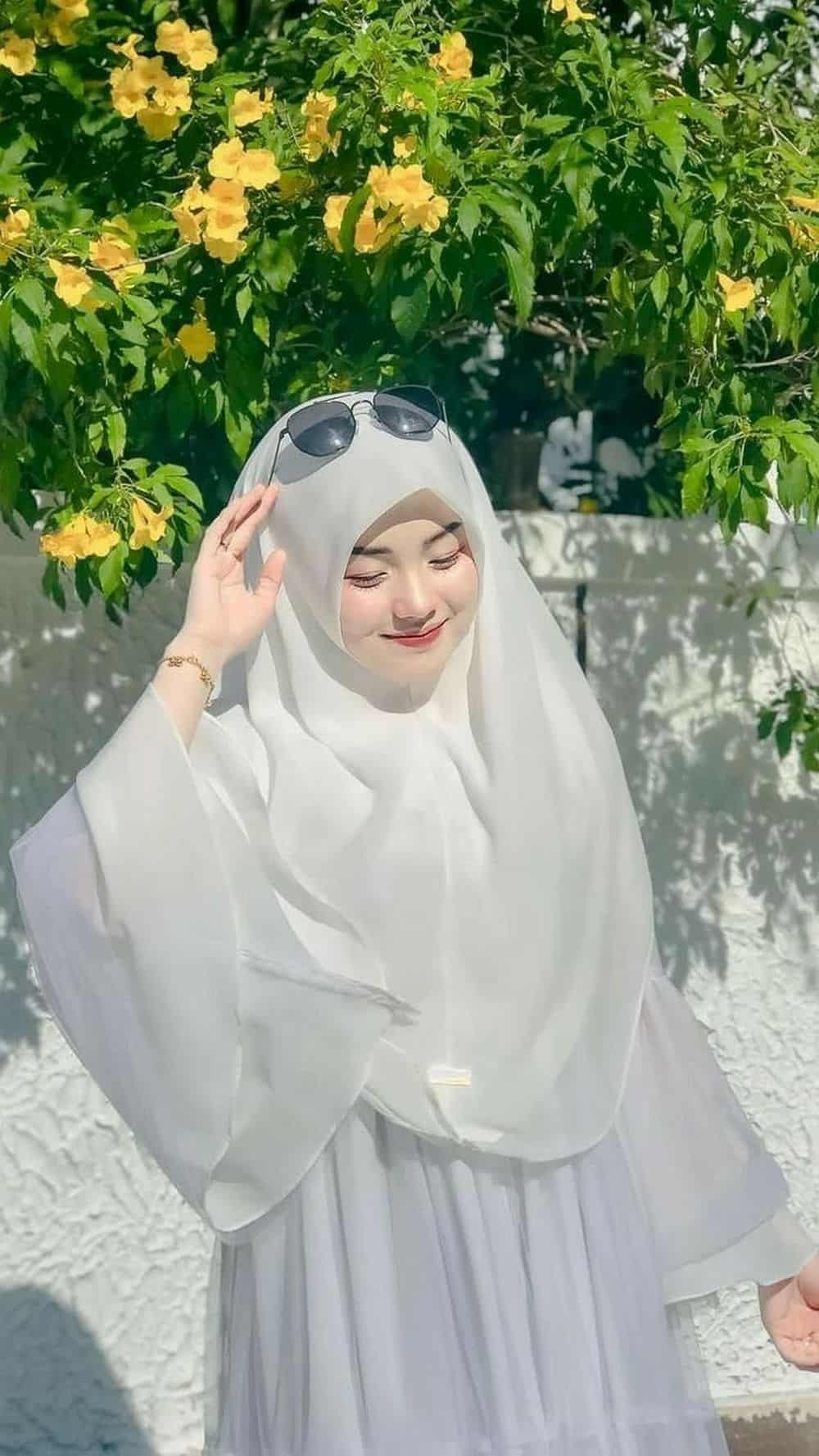 beautiful abaya girl dp