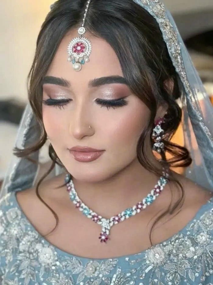 beautiful girl in traditional wear dp