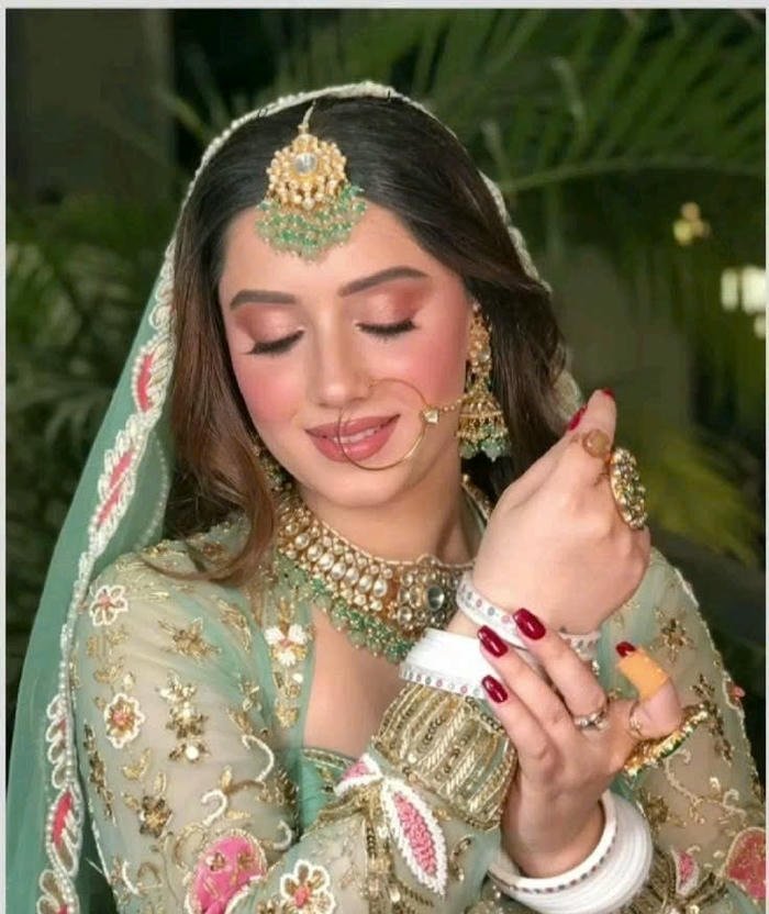 beautiful girl profile picture