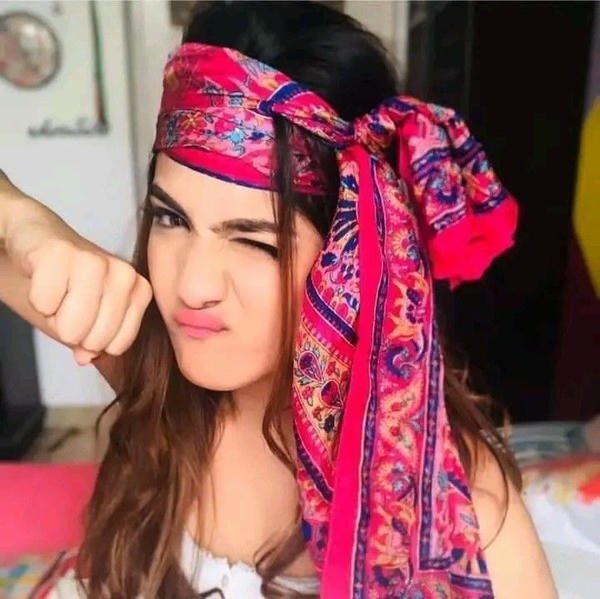 bindas girl in jeans dp