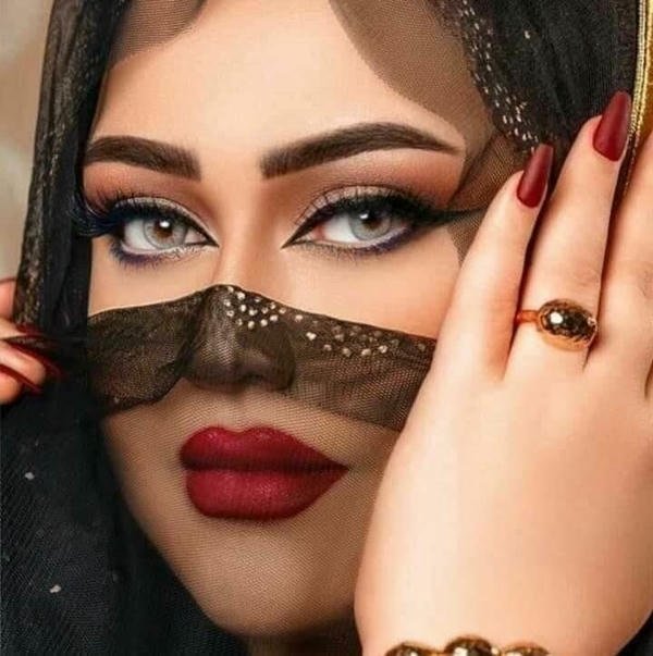 bindas girl with fire look dp