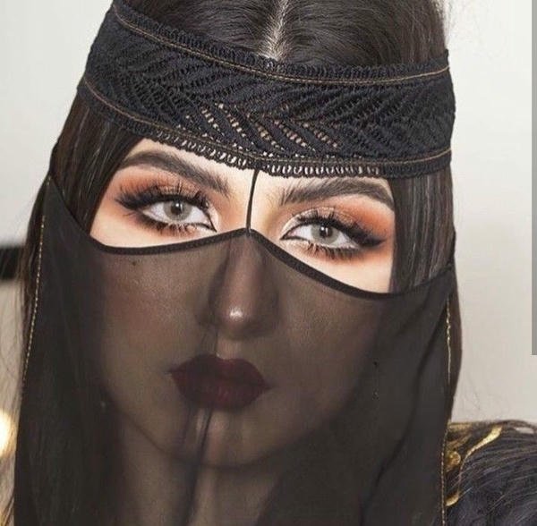 bindas girl with necklace dp