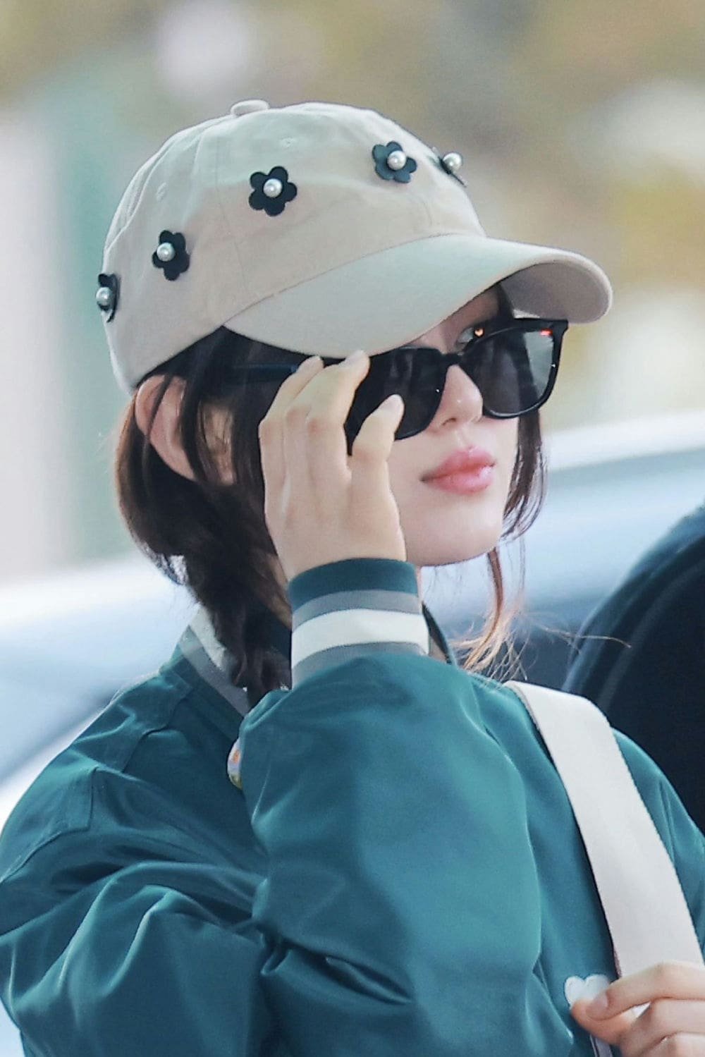 cap girl dp aesthetic