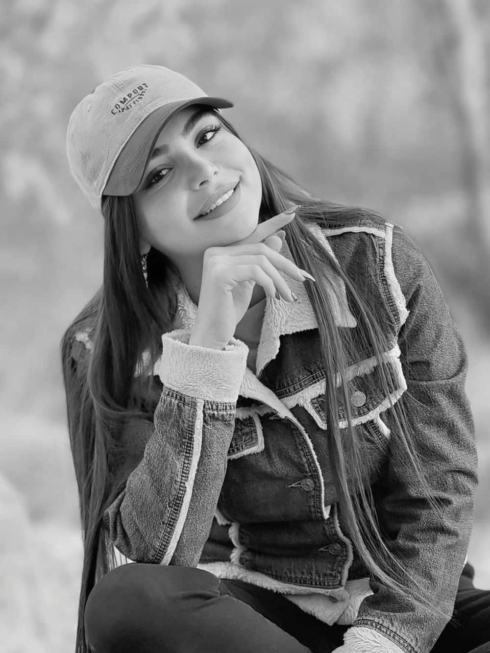 cap girl dp attitude