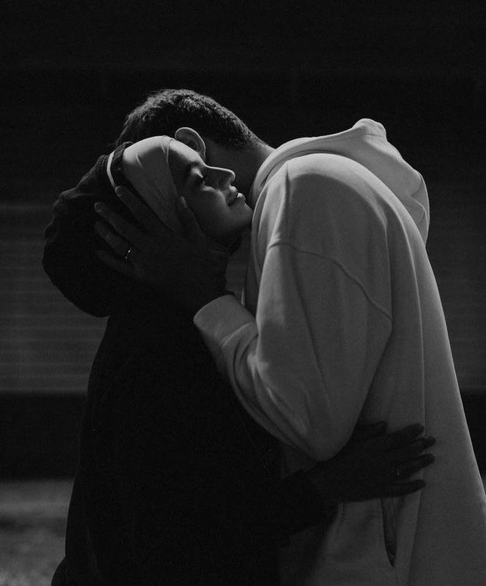 couple hug dp for tiktok