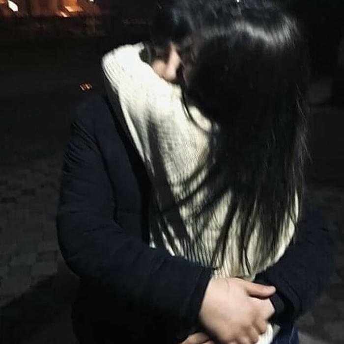 couple hug dp hd