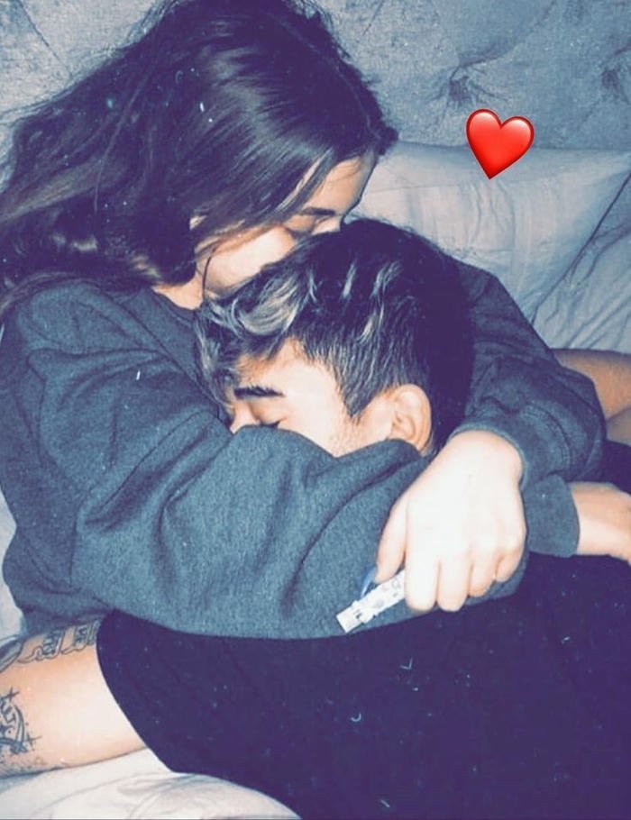 couple hug dp 2