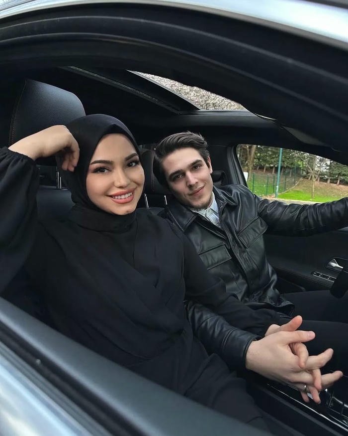 creative hijab couple dp