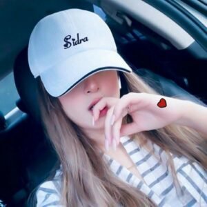 girl in cap pose dp