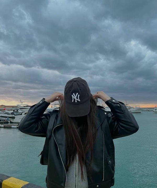 girl with cap and backpack dp