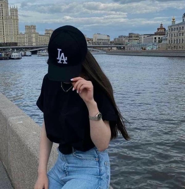 girl with cap and smiley dp