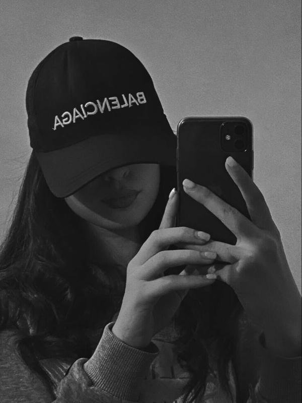 girl with cap close-up dp