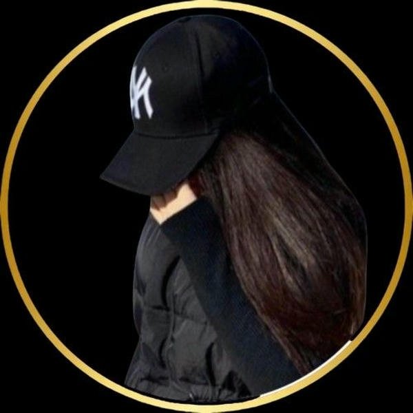 girl with cap in park dp