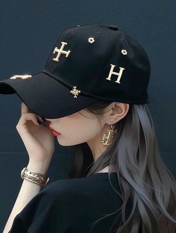 girl with cap in street style dp