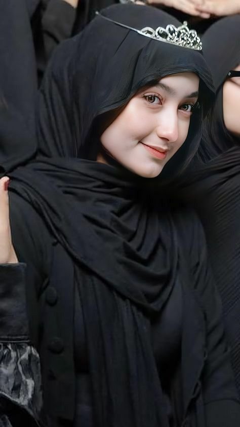 modern abaya girl dp