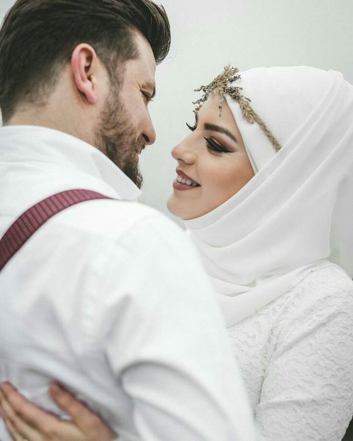 stylish muslim couple dp