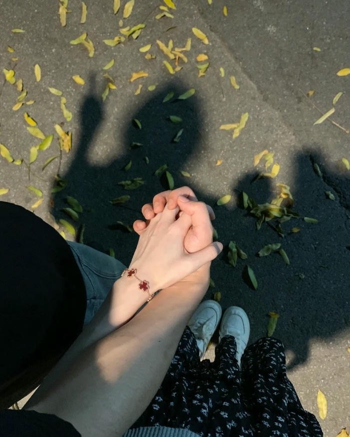 Sweet couple hand dp