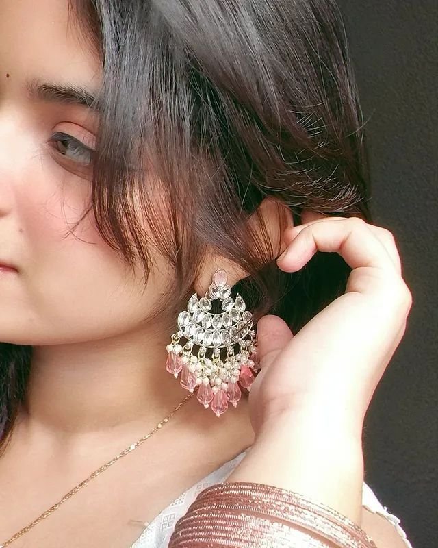 beautiful girl earrings dp