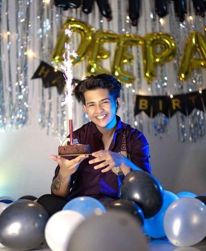 birthday boy dp with balloons