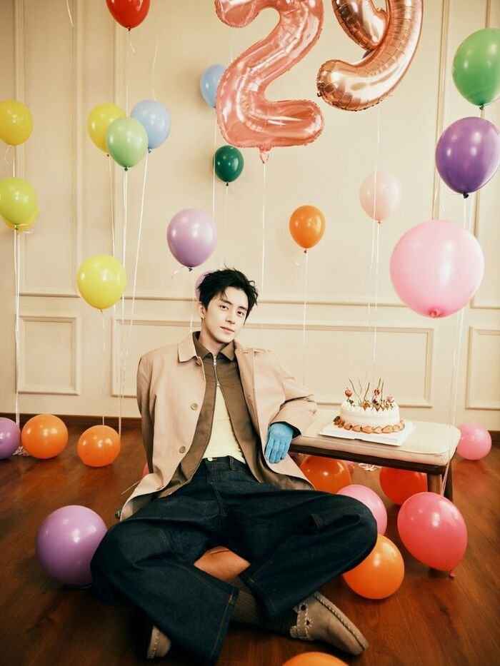 birthday boy dp with gifts