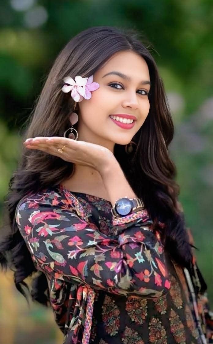 girl earrings profile picture