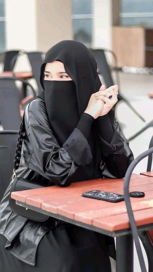 girl eyes dp portrait