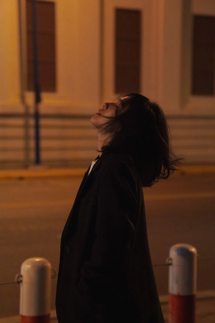 girls sad dp 1