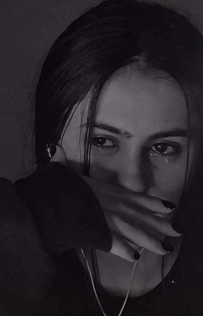 girls sad dp 10