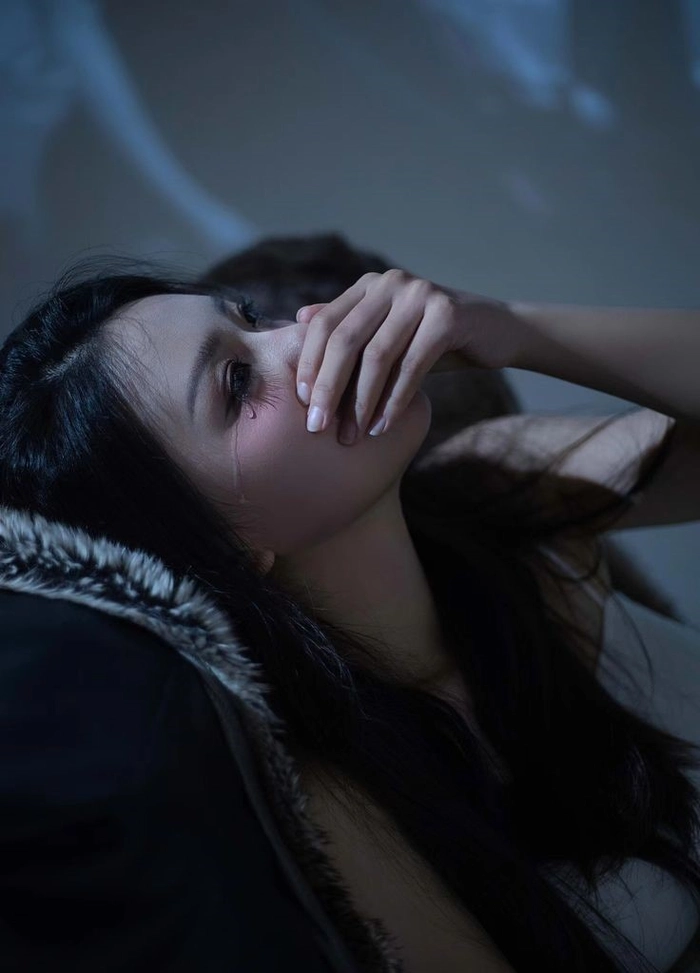 girls sad dp 15