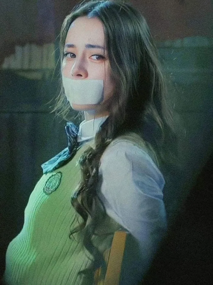 girls sad dp 2