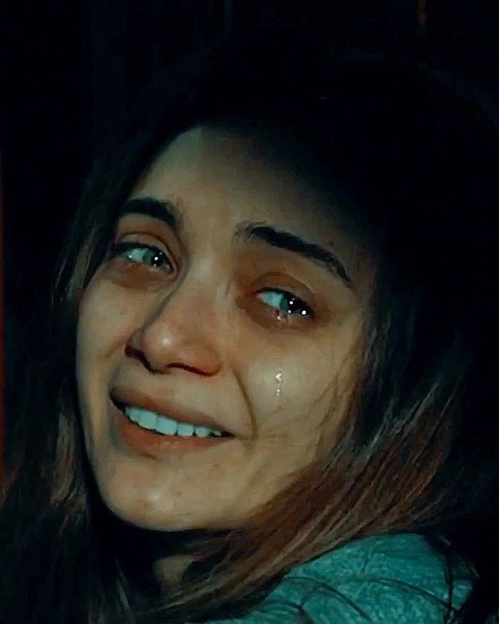 girls sad dp 24