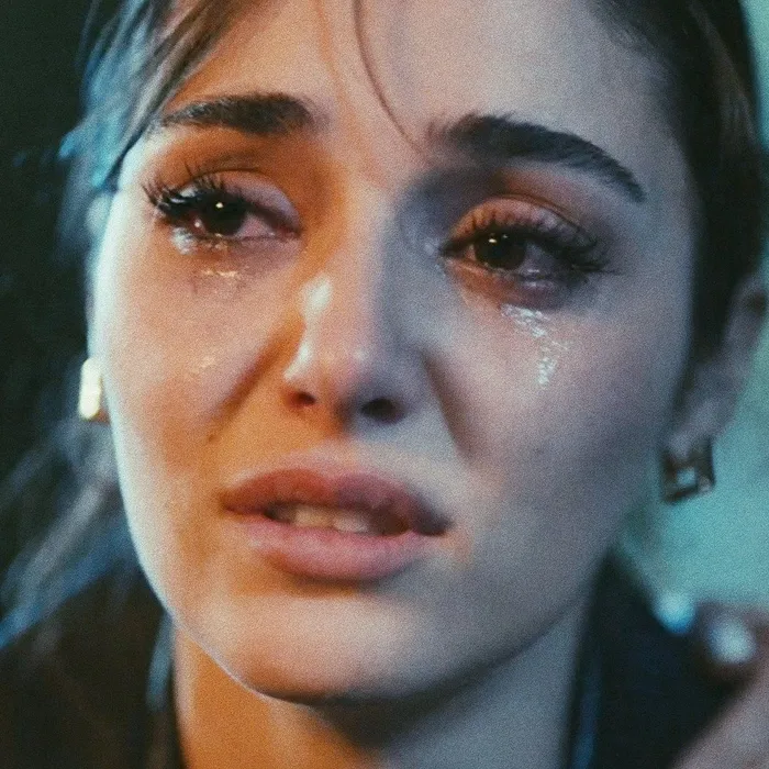 girls sad dp 3