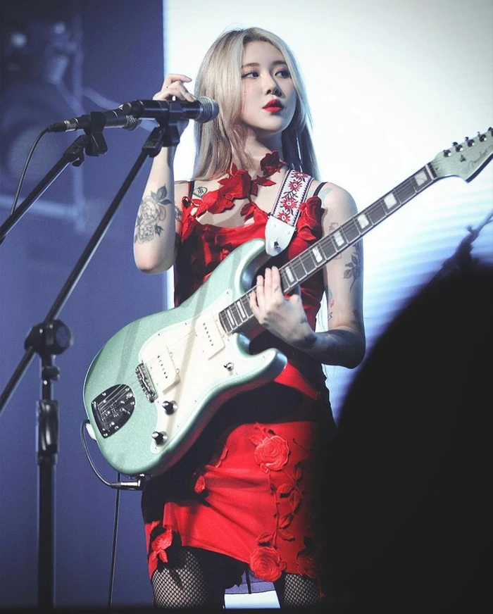 guitar girl dp 12
