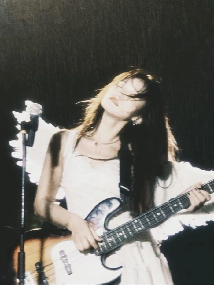 guitar girl dp 15