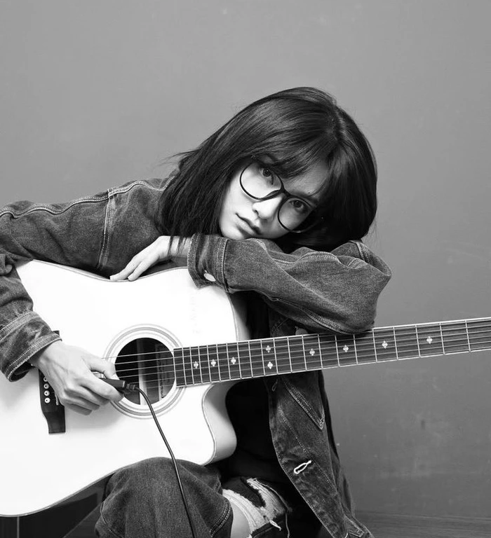 guitar girl dp 18