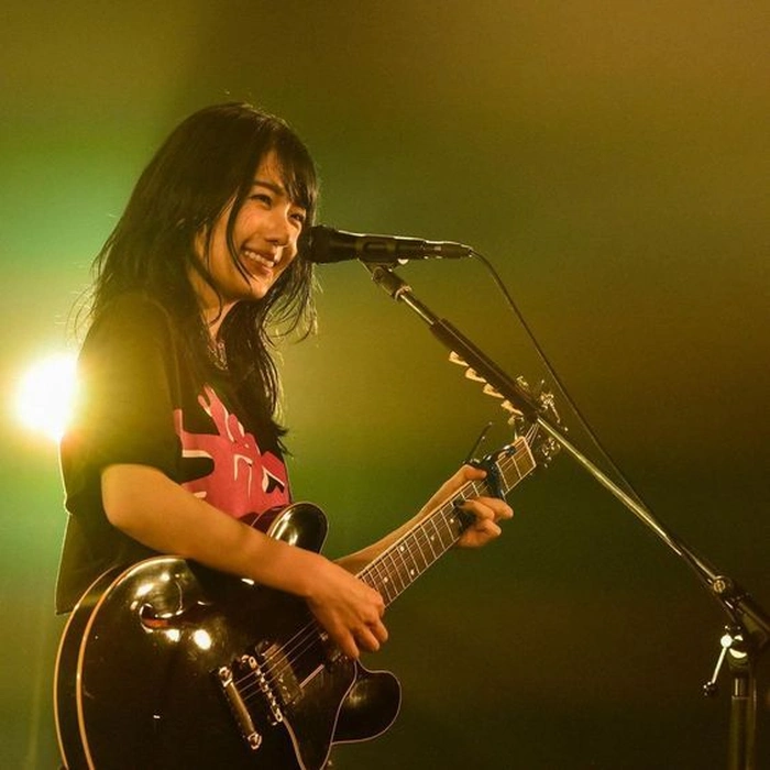 guitar girl dp 19