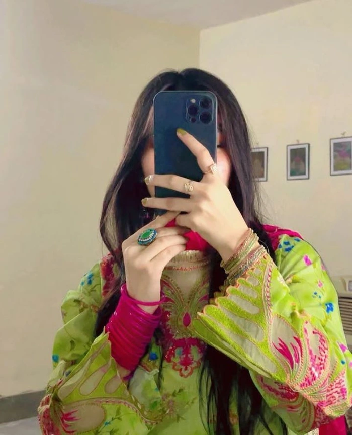 hidden face girls dp 19