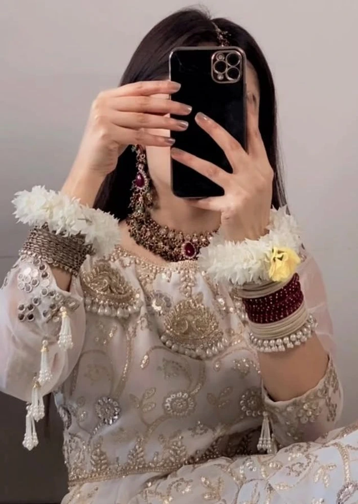 hidden face girls dp 27