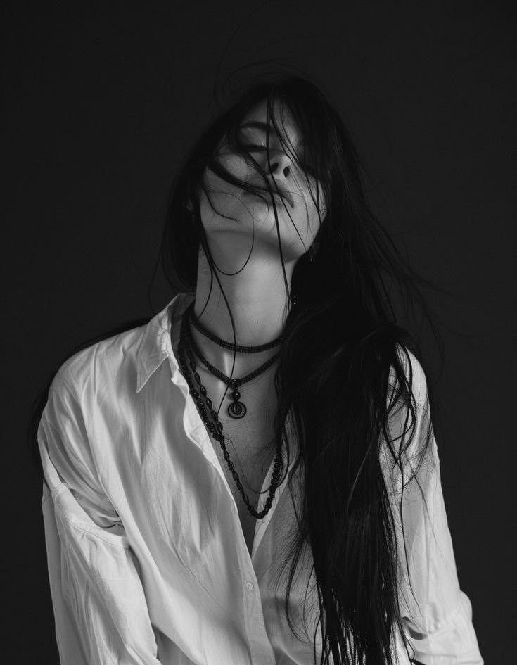 poetic girl shayari dp