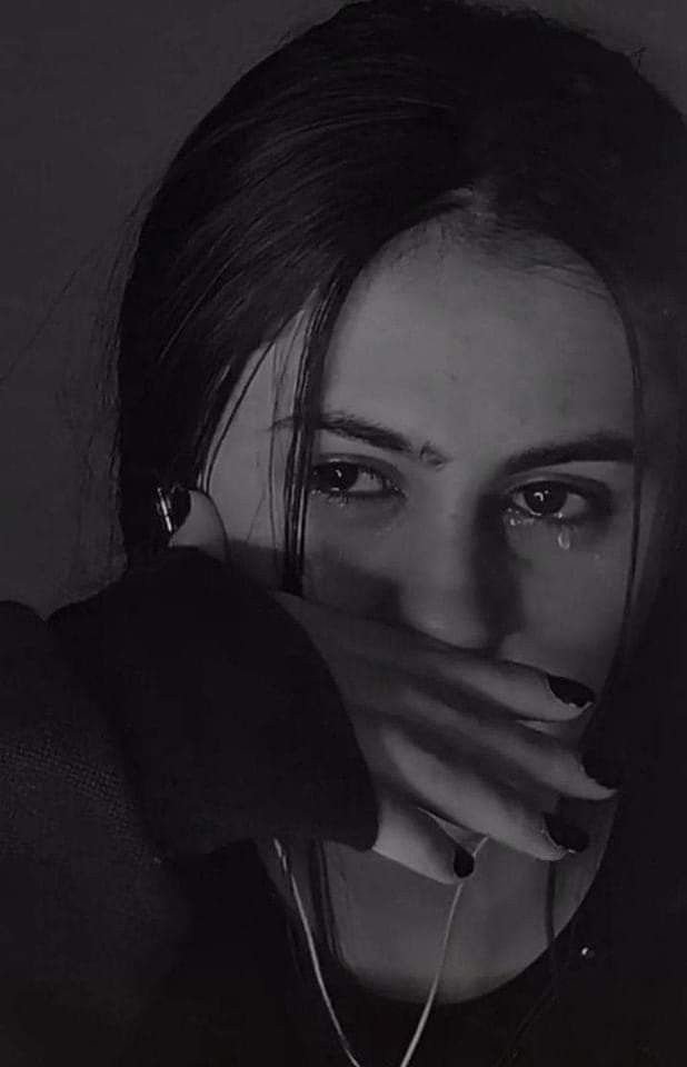 romantic girl shayari dp