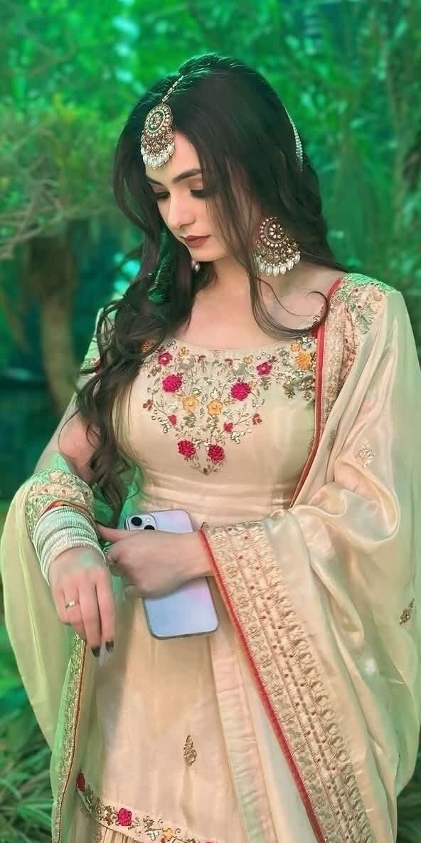 trendy girl earrings dp