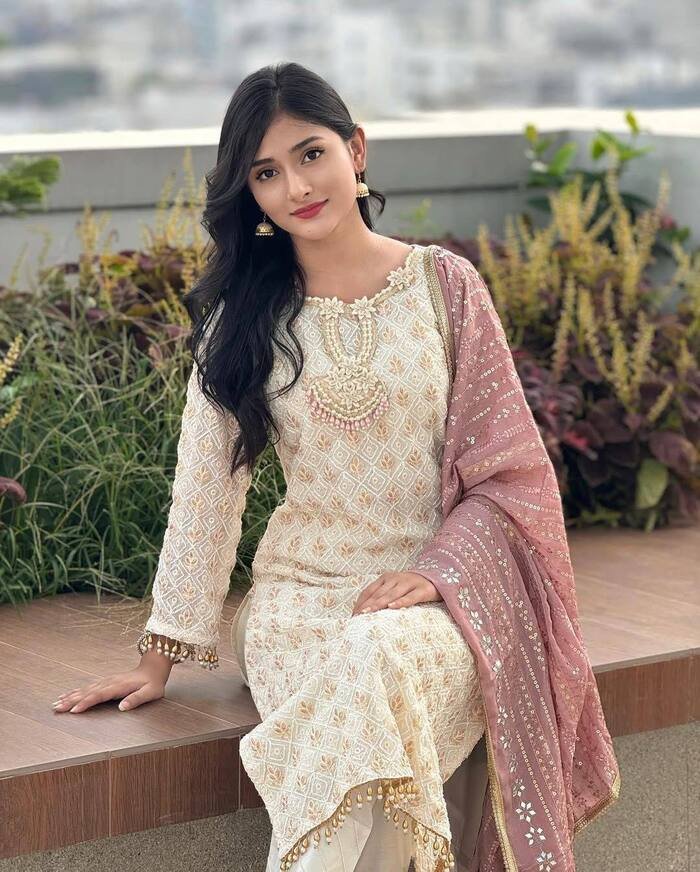 indian girl dp plus 4d