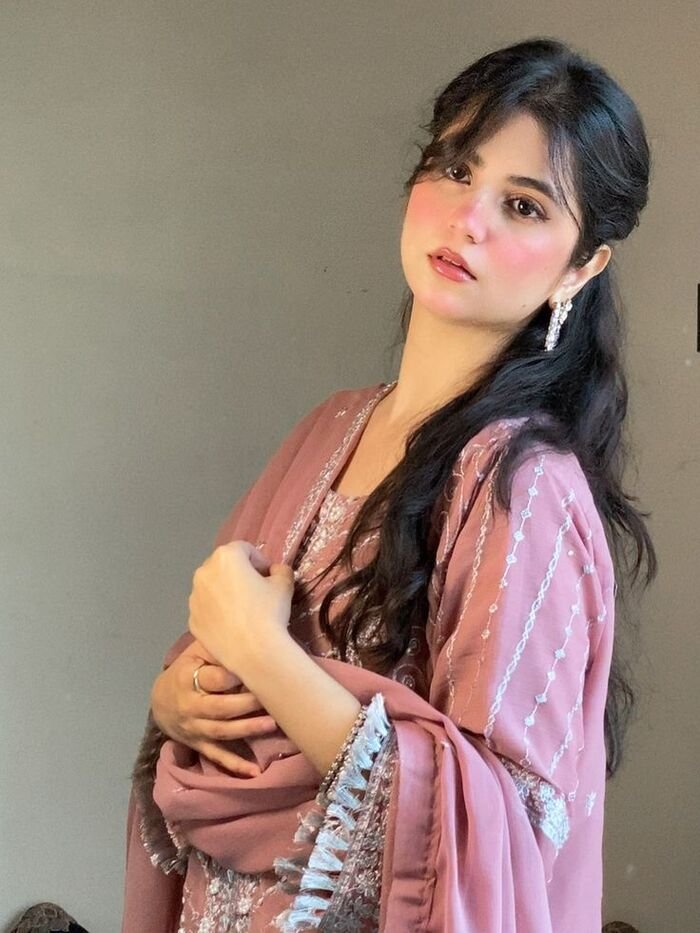 kashmiri girls dp 3k